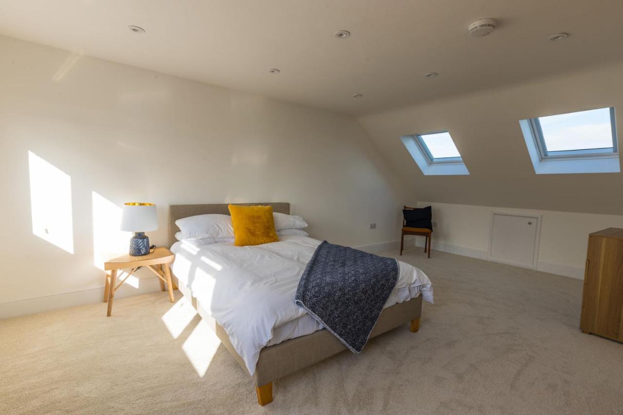 Amazing New 3 Double Bed House In Staple Hill! Apartamento *