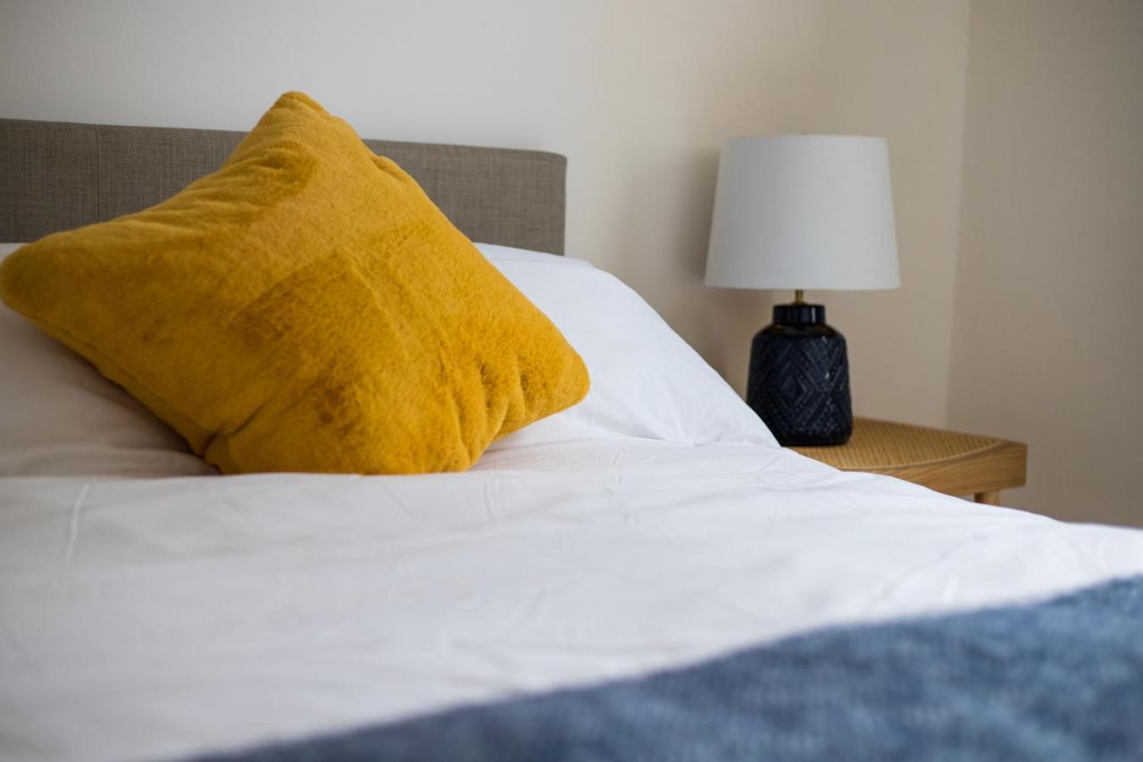 Amazing New 3 Double Bed House In Staple Hill! Apartamento